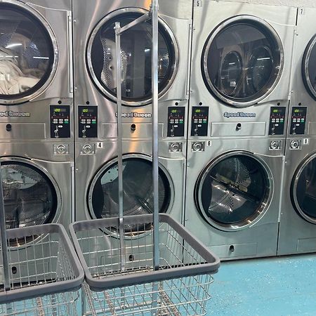 פקוס B&J Hotel And Apartments מראה חיצוני תמונה