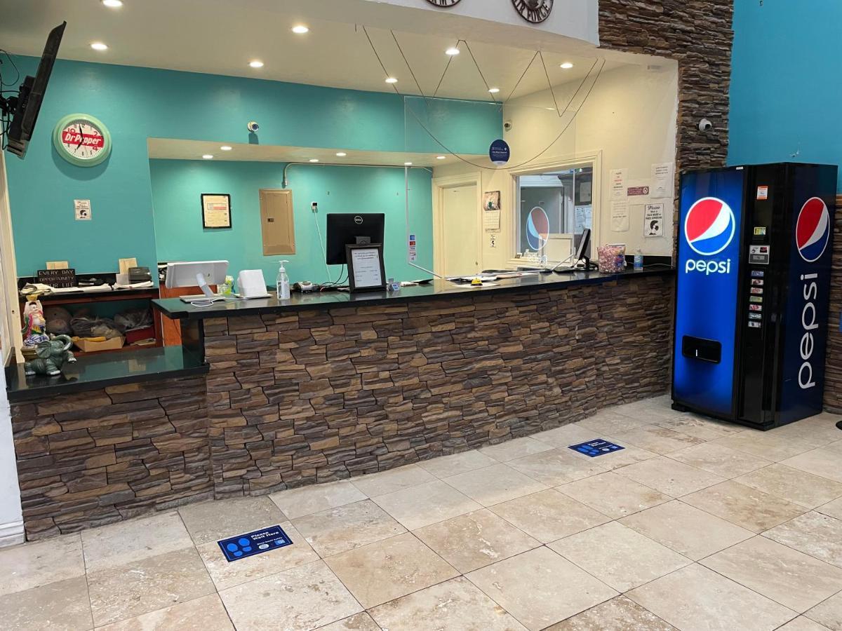 פקוס B&J Hotel And Apartments מראה חיצוני תמונה