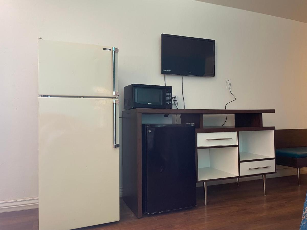 פקוס B&J Hotel And Apartments מראה חיצוני תמונה