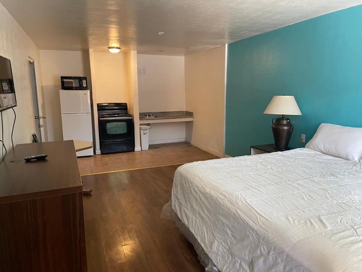 פקוס B&J Hotel And Apartments מראה חיצוני תמונה