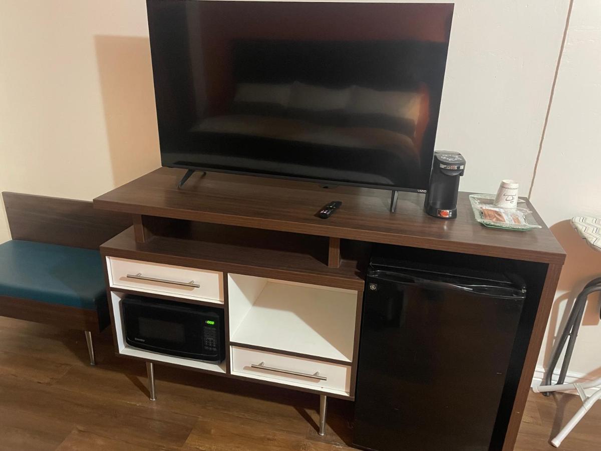 פקוס B&J Hotel And Apartments מראה חיצוני תמונה