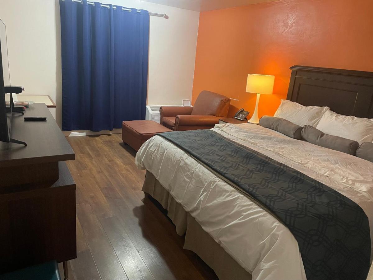 פקוס B&J Hotel And Apartments מראה חיצוני תמונה
