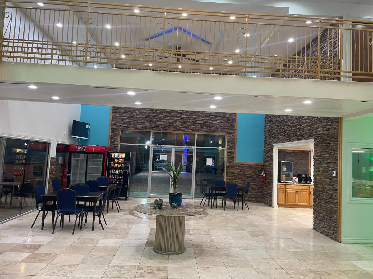 פקוס B&J Hotel And Apartments מראה חיצוני תמונה