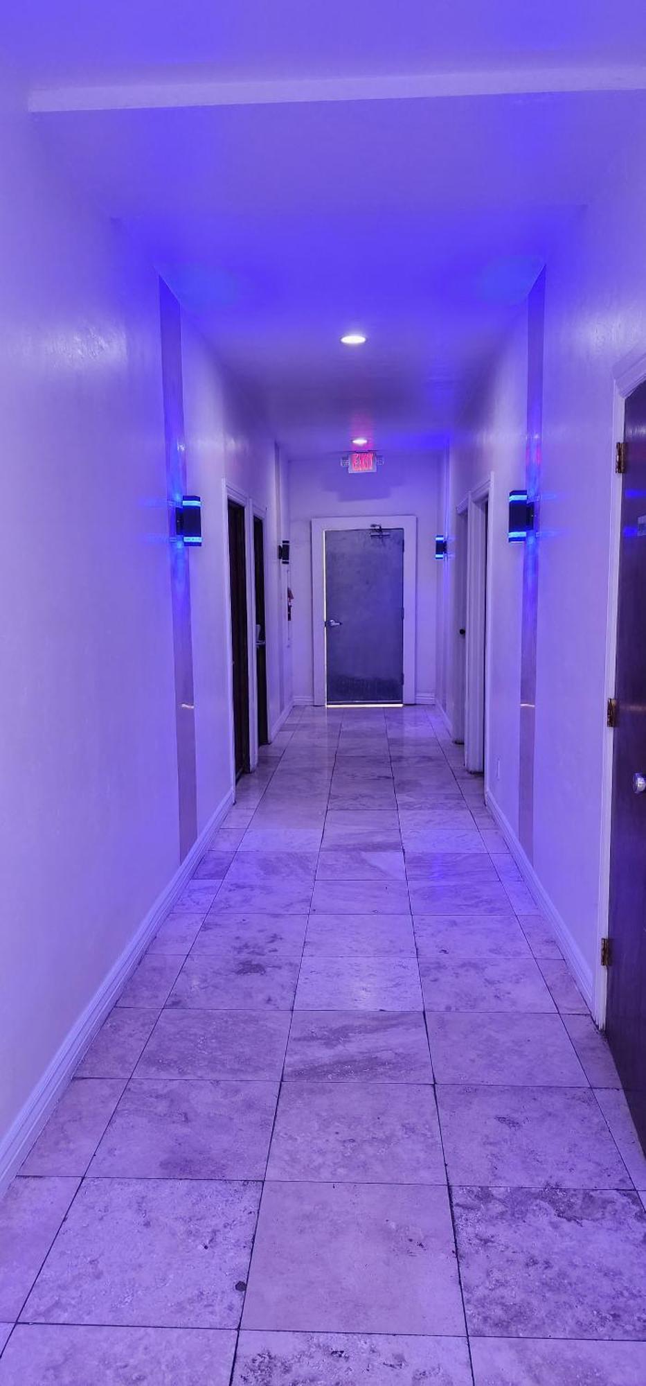 פקוס B&J Hotel And Apartments מראה חיצוני תמונה