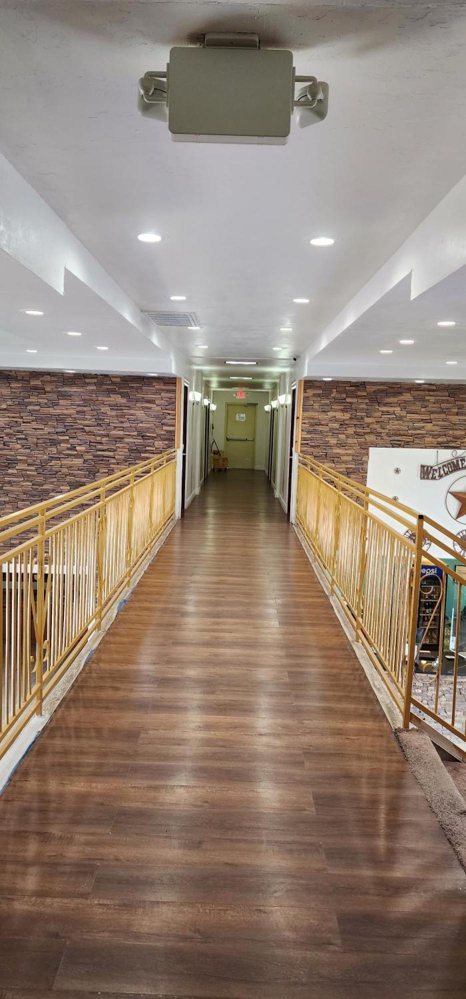 פקוס B&J Hotel And Apartments מראה חיצוני תמונה