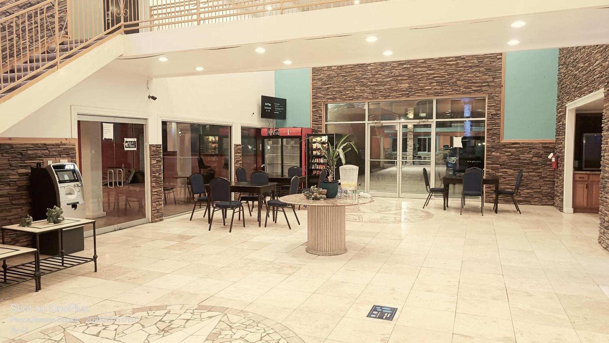פקוס B&J Hotel And Apartments מראה חיצוני תמונה