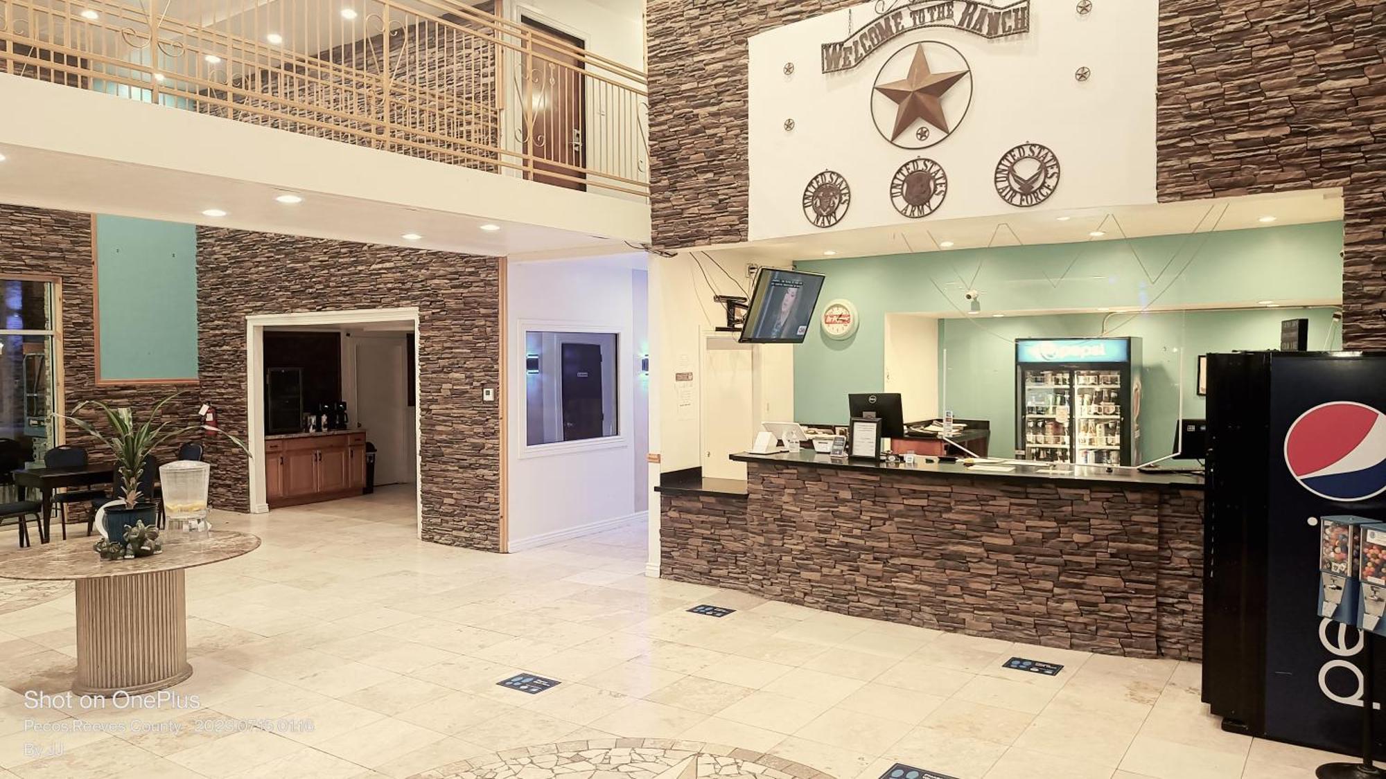 פקוס B&J Hotel And Apartments מראה חיצוני תמונה