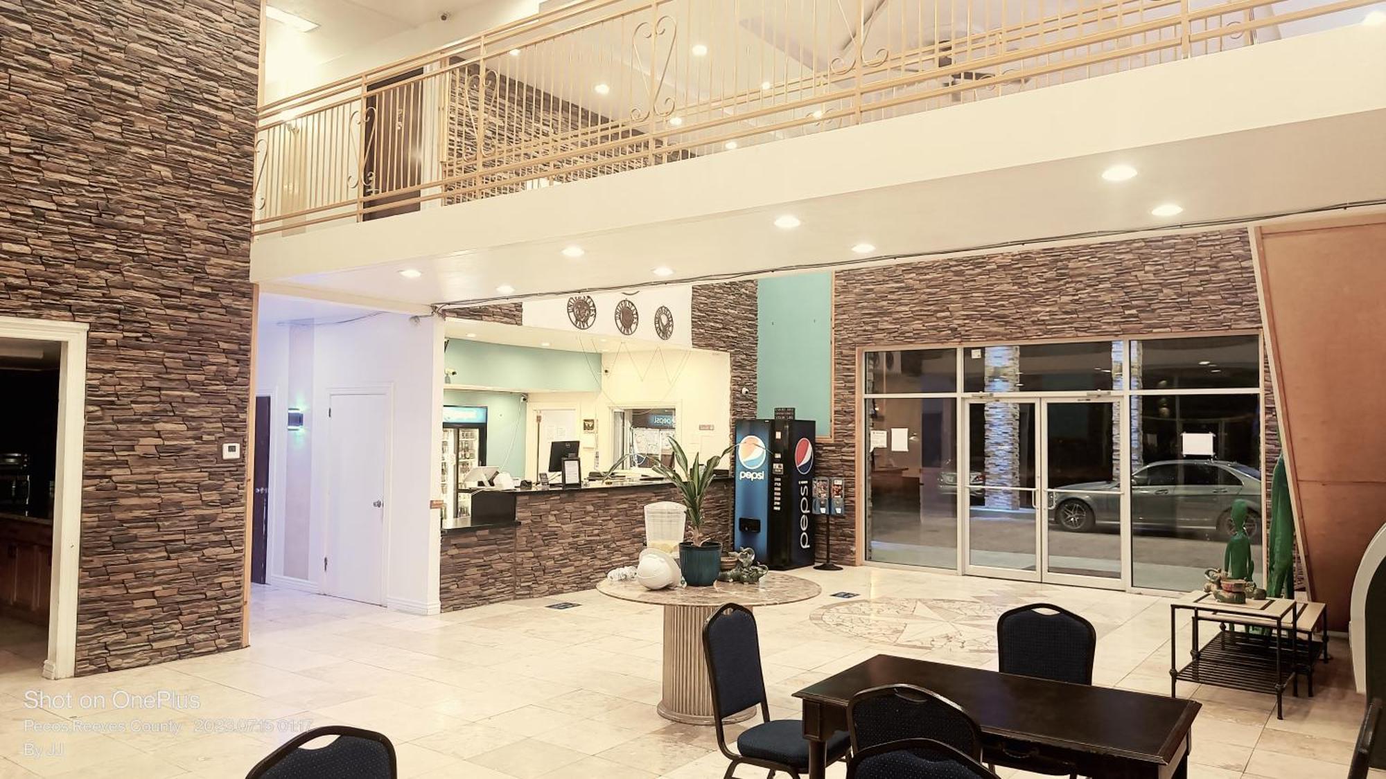פקוס B&J Hotel And Apartments מראה חיצוני תמונה