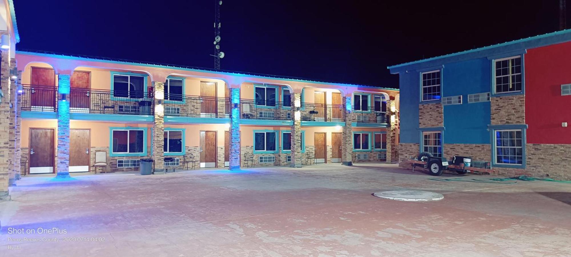 פקוס B&J Hotel And Apartments מראה חיצוני תמונה