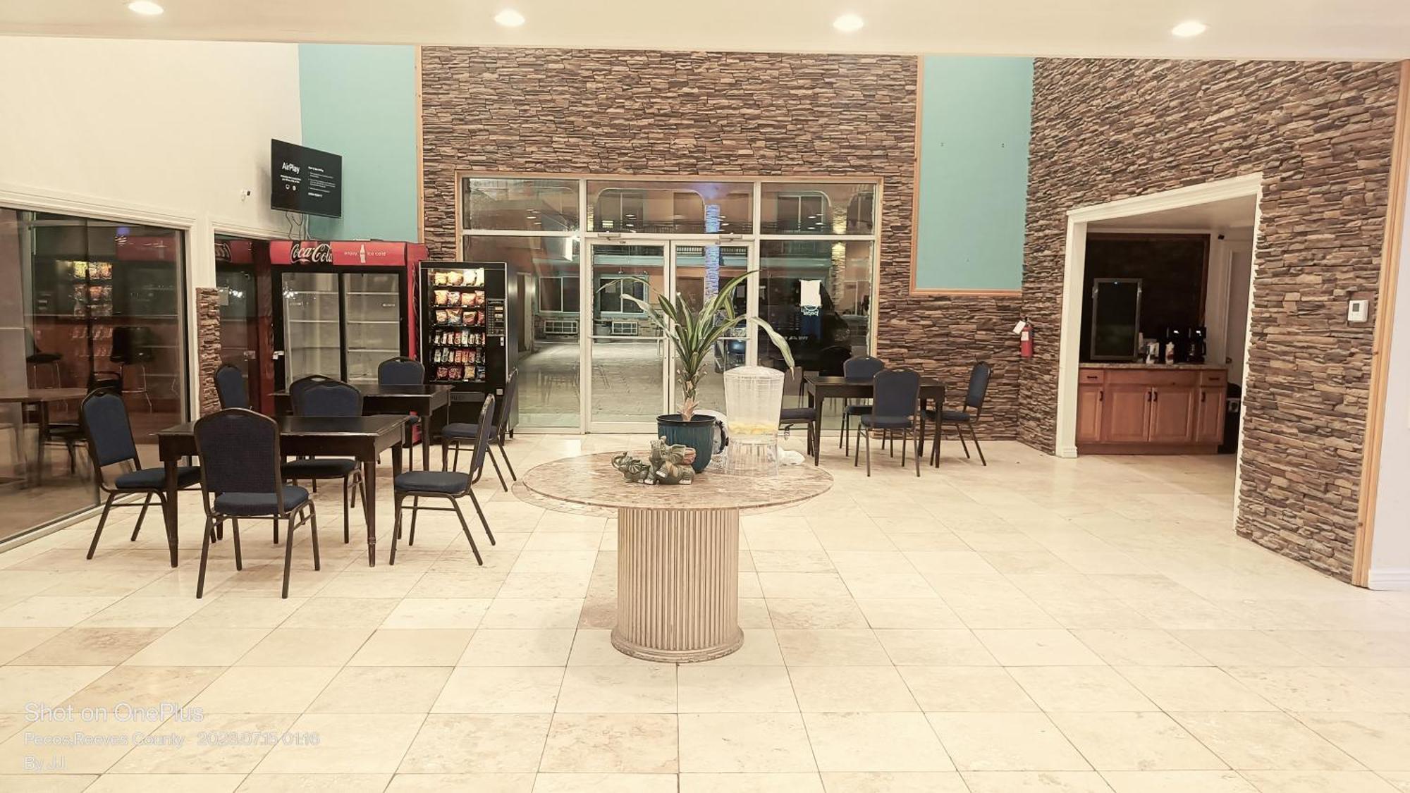 פקוס B&J Hotel And Apartments מראה חיצוני תמונה