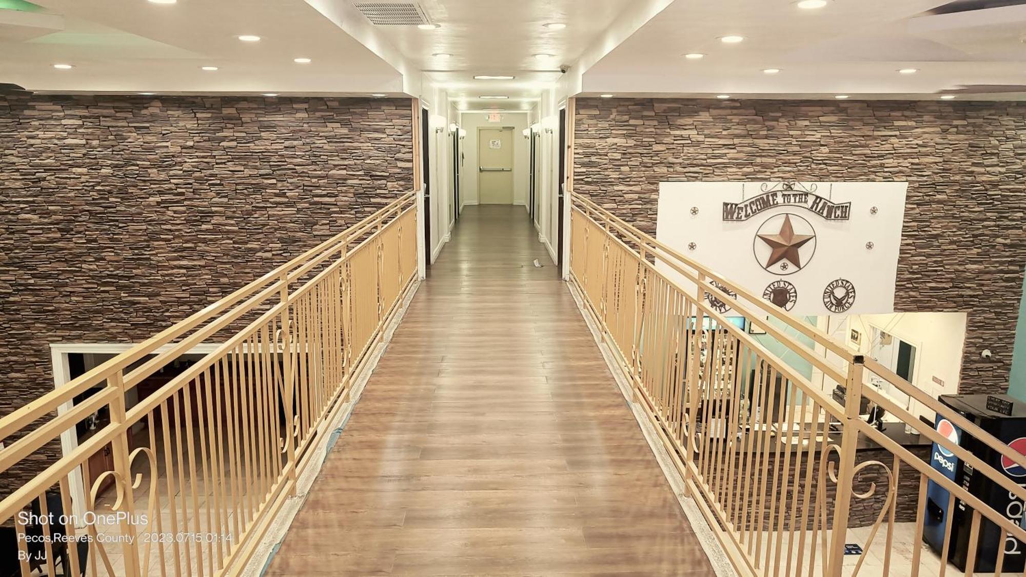 פקוס B&J Hotel And Apartments מראה חיצוני תמונה