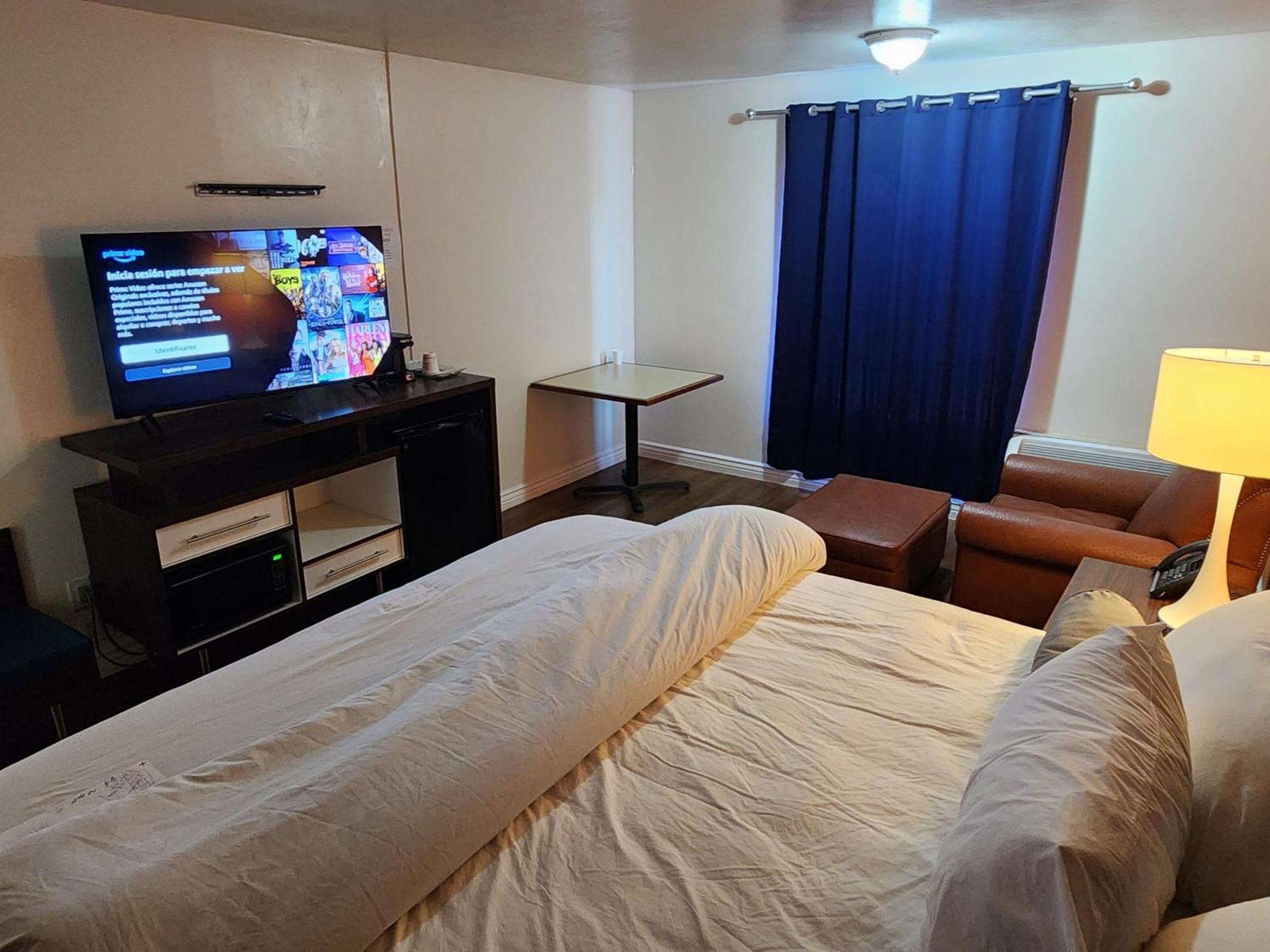 פקוס B&J Hotel And Apartments מראה חיצוני תמונה