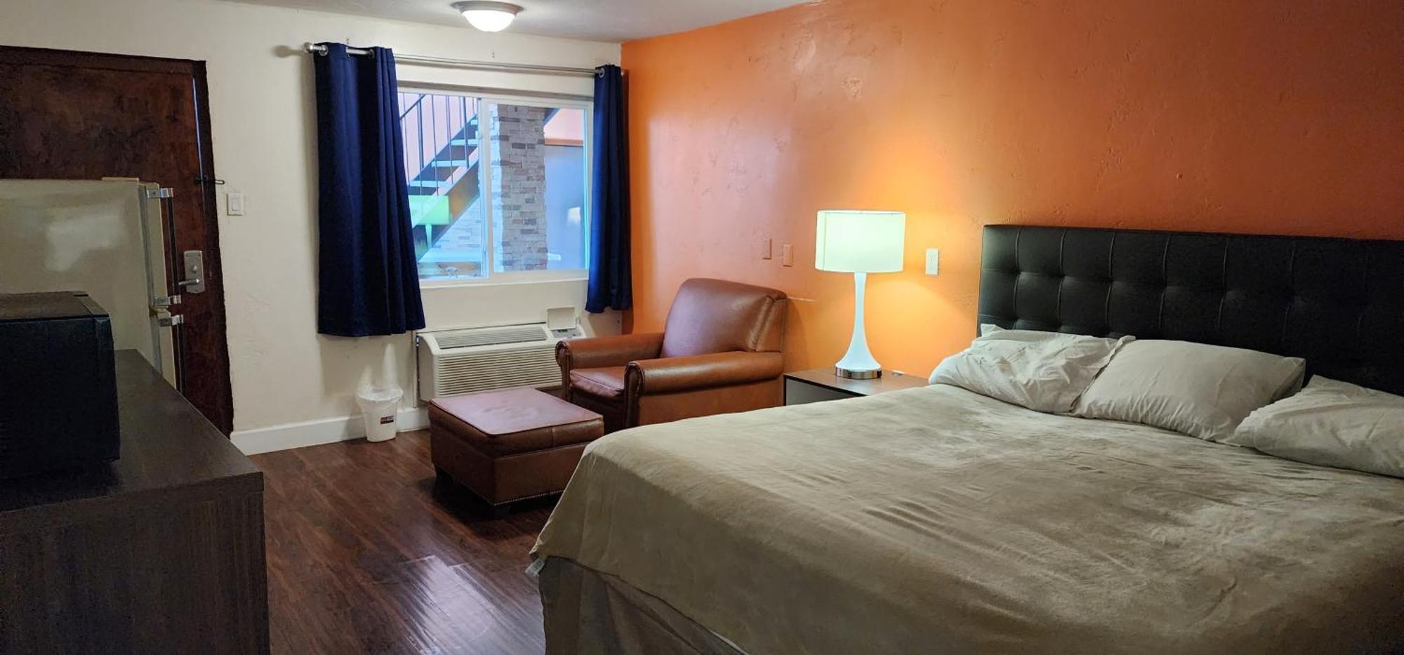 פקוס B&J Hotel And Apartments מראה חיצוני תמונה