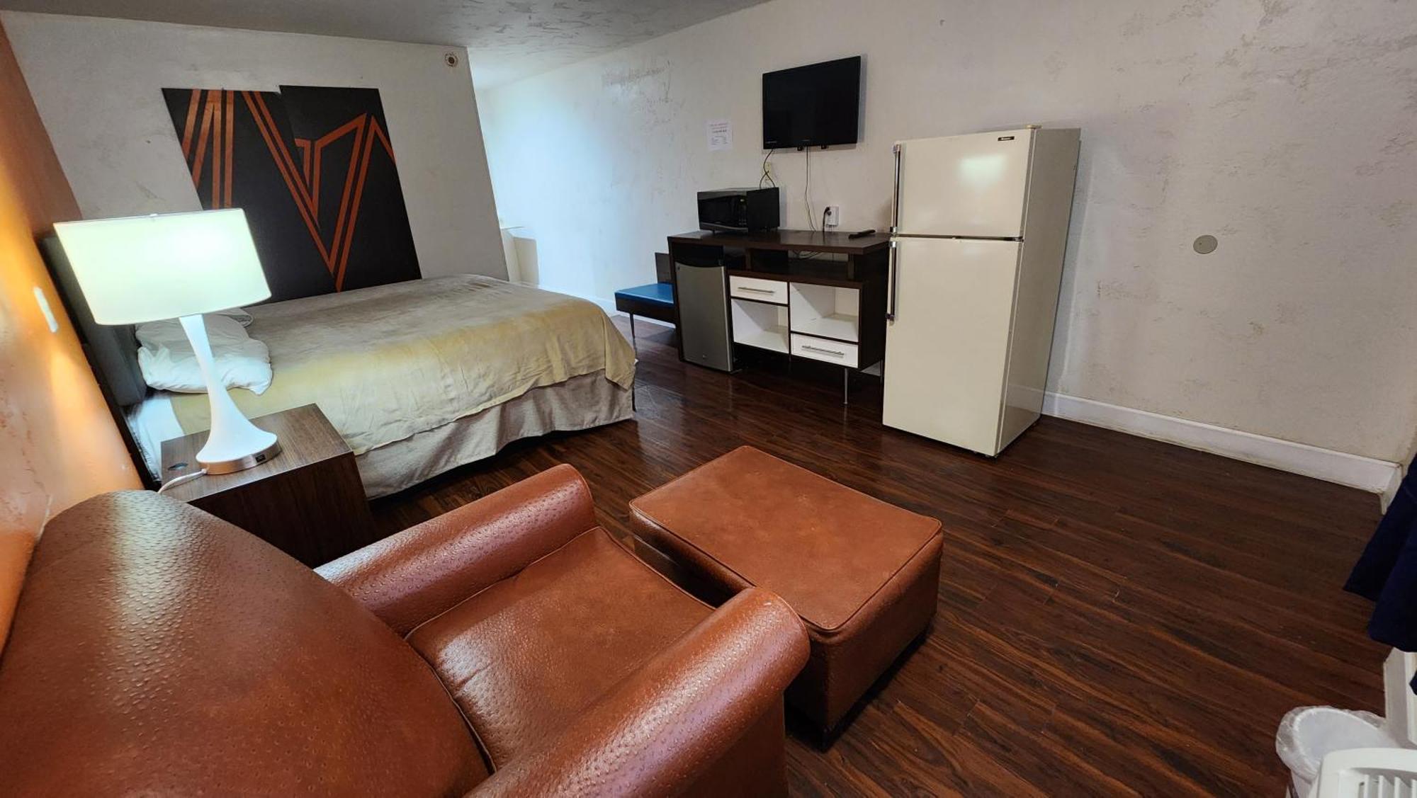 פקוס B&J Hotel And Apartments מראה חיצוני תמונה