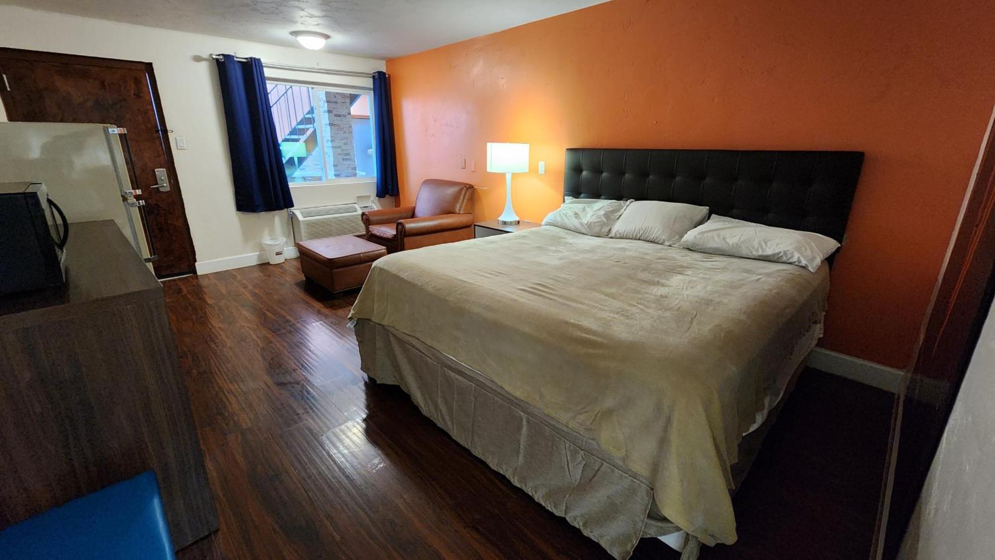 פקוס B&J Hotel And Apartments מראה חיצוני תמונה