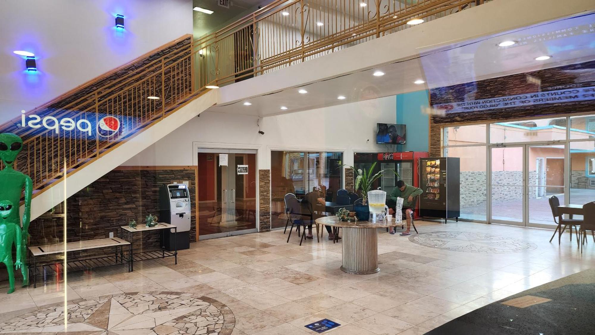 פקוס B&J Hotel And Apartments מראה חיצוני תמונה