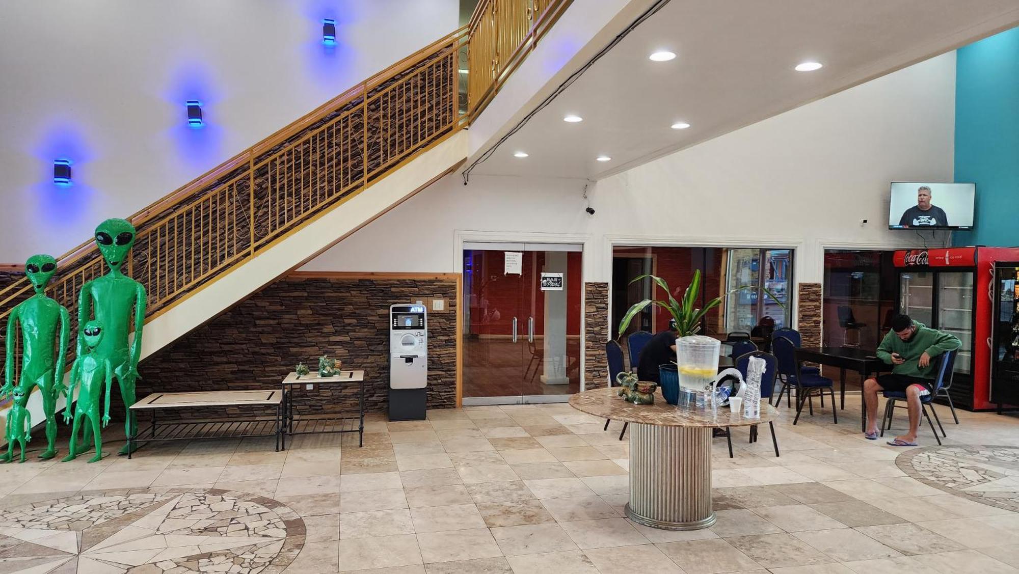 פקוס B&J Hotel And Apartments מראה חיצוני תמונה