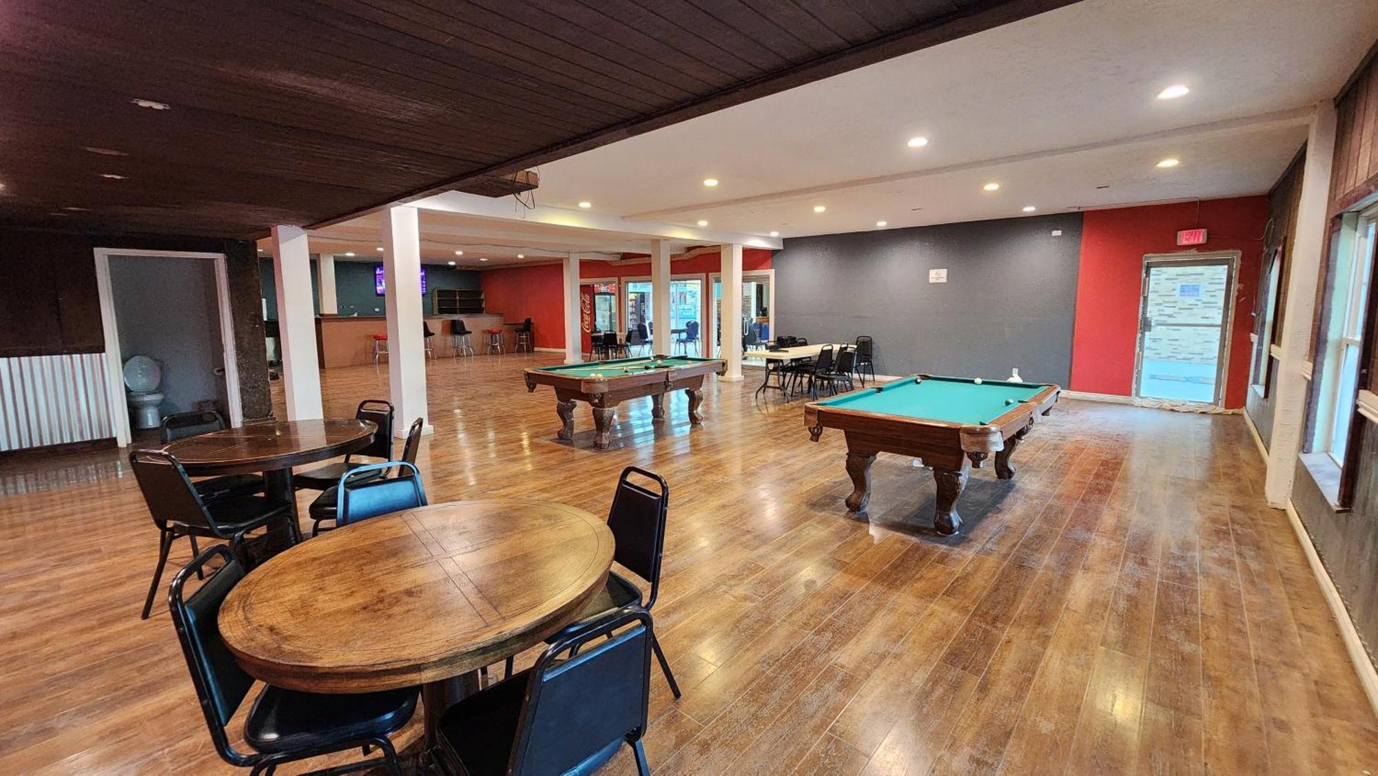 פקוס B&J Hotel And Apartments מראה חיצוני תמונה