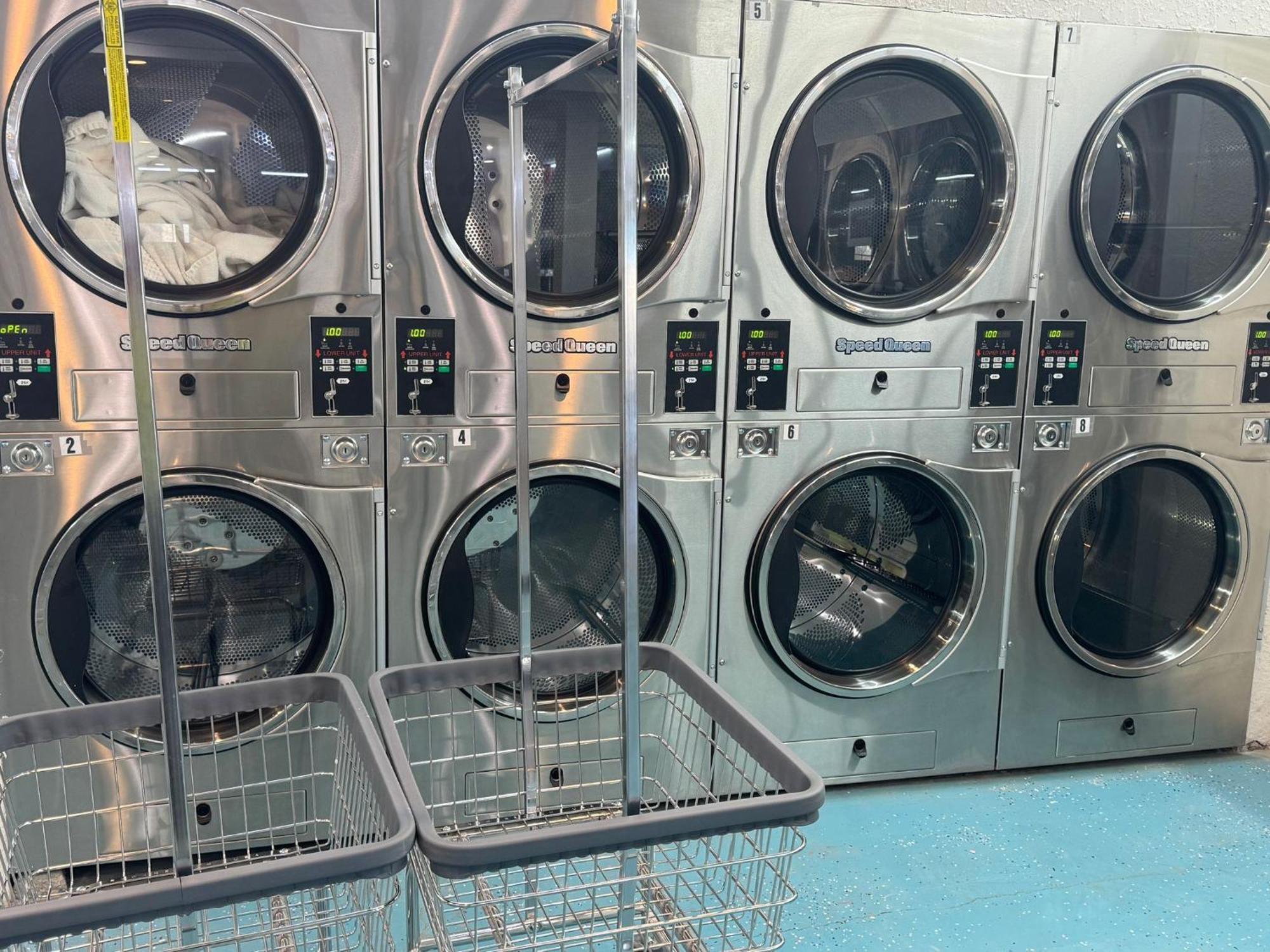 פקוס B&J Hotel And Apartments מראה חיצוני תמונה