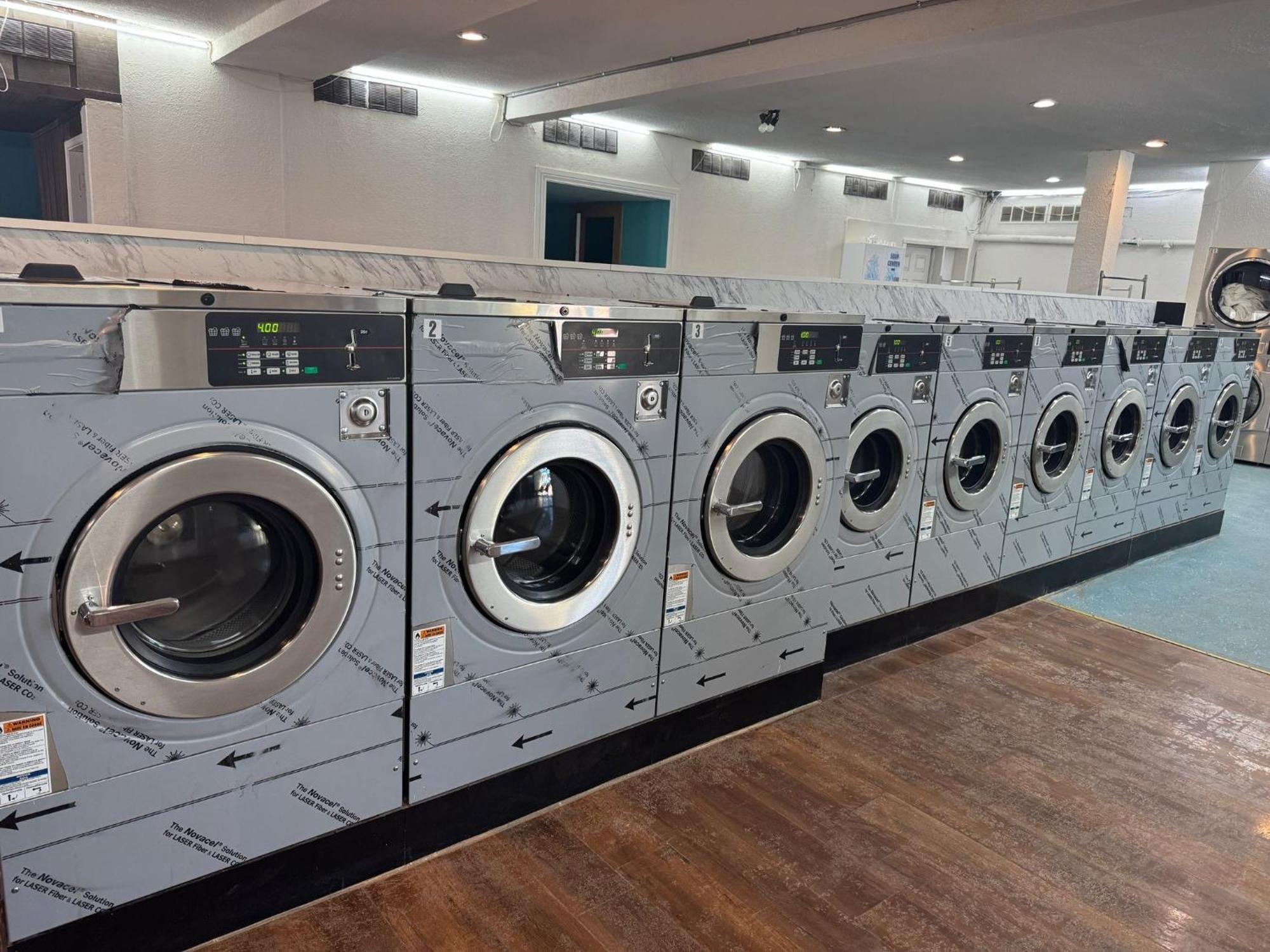פקוס B&J Hotel And Apartments מראה חיצוני תמונה